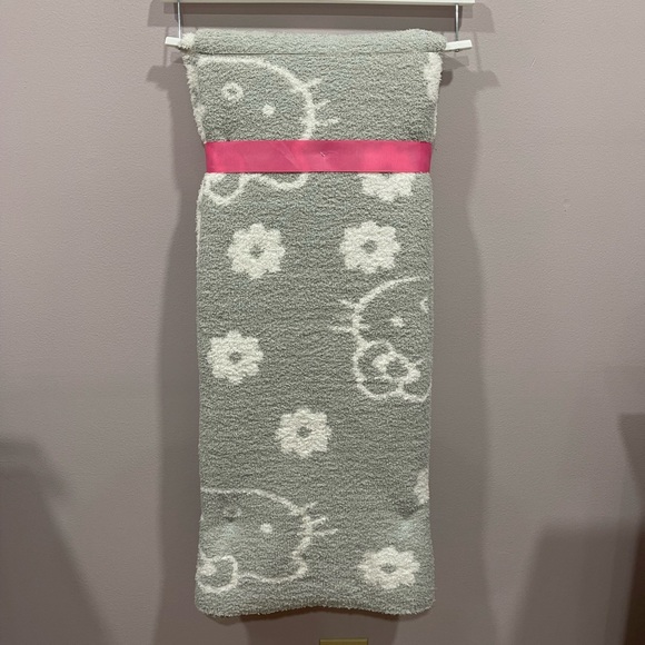 Hello Kitty Blanket - Picture 2 of 3